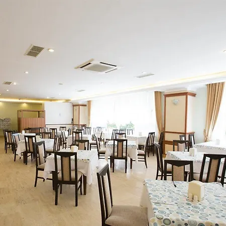 Hotel Holiday Park Resort