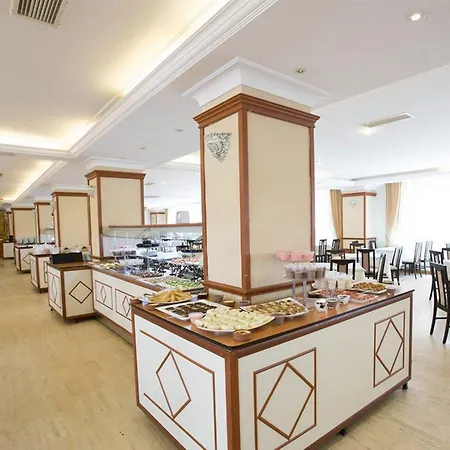 Hotel Holiday Park Resort 5*