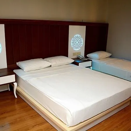 Hotel Holiday Park Resort 5*