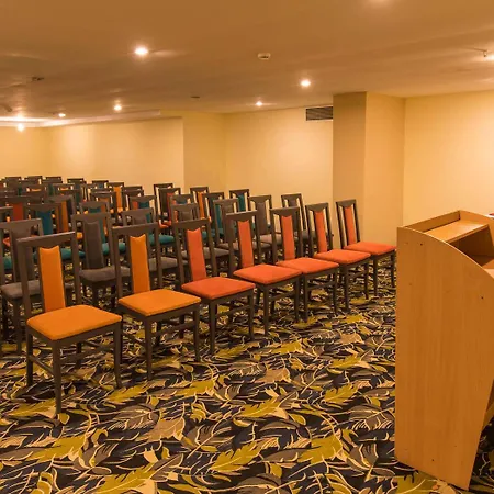 Hotel Holiday Park Resort 5*